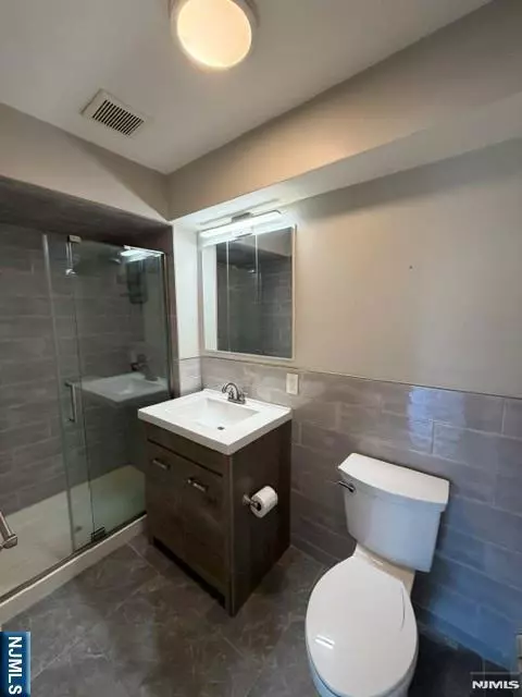 Bath - 33 Henry Pl #B4, Hackensack, NJ 07601 photo 6 of 6