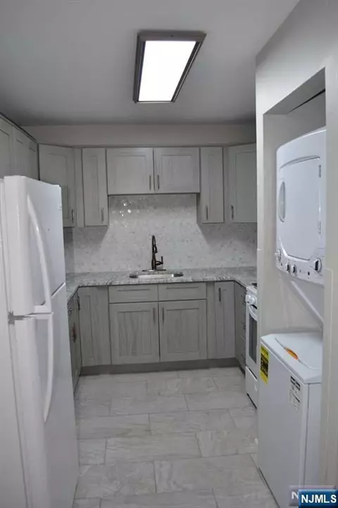 Kitchen - 33 Henry Pl #B4, Hackensack, NJ 07601 photo 4 of 5
