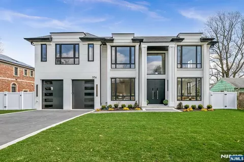 356 Bullard Ave, Paramus, NJ 07652