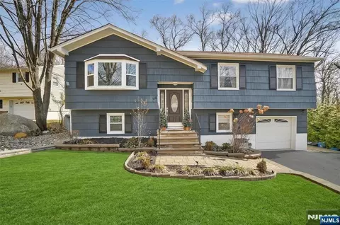 116 Star Lake Rd, Bloomingdale, NJ 07403