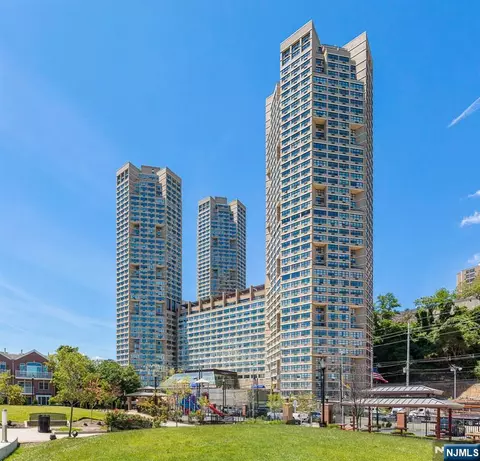 7004 Boulevard E #40G, Guttenberg, NJ 07093