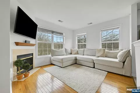 462 Cambridge Dr, Butler, NJ 07405
