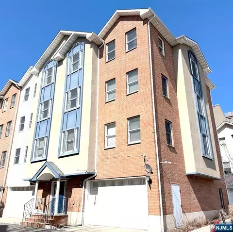 620 38th St #604, Union City, NJ 07087