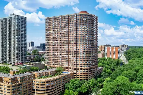 100 Old Palisade Rd #803, Fort Lee, NJ 07024