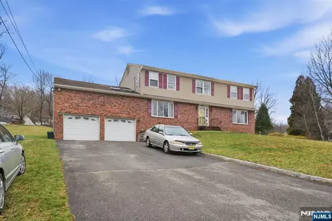 21 Landing Trl, Denville, NJ 07834