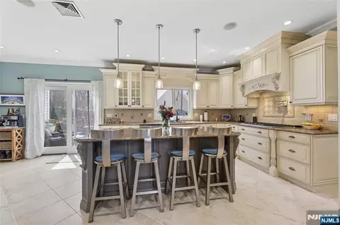 Kitchen - 50 Hemlock Dr, Paramus, NJ 07652 photo 2 of 4