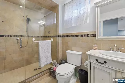 Bath - 50 Hemlock Dr, Paramus, NJ 07652 photo 2 of 6