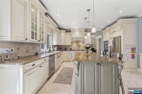 Kitchen - 50 Hemlock Dr, Paramus, NJ 07652 photo 4 of 4
