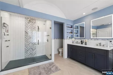 Bath - 50 Hemlock Dr, Paramus, NJ 07652 photo 5 of 6