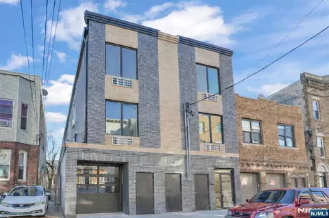 521 10th St #B2, Union City, NJ 07087