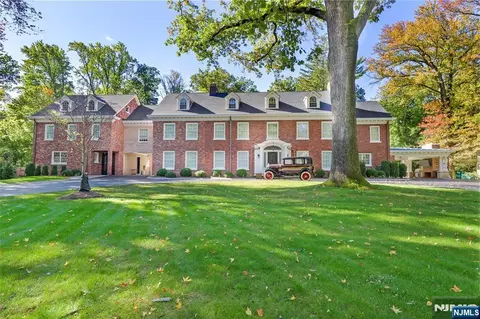 292 Maple St, Englewood, NJ 07631