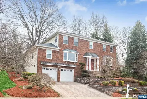 445 Pine Hill Rd, Leonia, NJ 07605