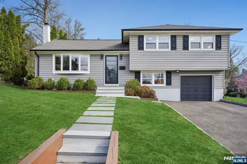 1 Mcdonough St, Montclair, NJ 07042