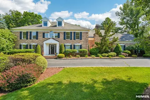 416 Devonshire Dr, Franklin Lakes, NJ 07417