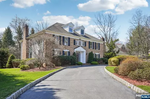 416 Devonshire Dr, Franklin Lakes, NJ 07417