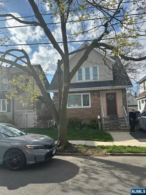 521 Olympia Ave, Cliffside Park, NJ 07010