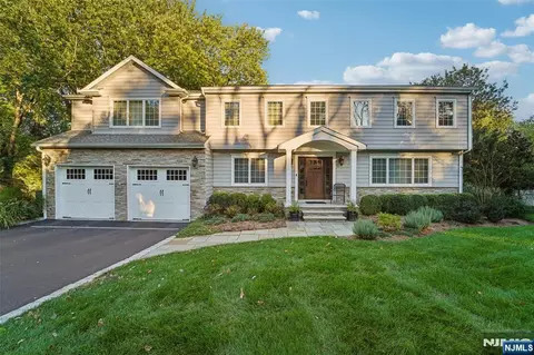 46 Van Blarcom Ln, Wyckoff, NJ 07481