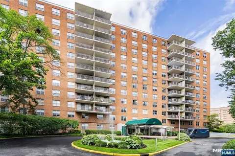 301 Beech St #9K, Hackensack, NJ 07601