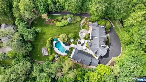 211 Highwood Ave, Tenafly, NJ 07670