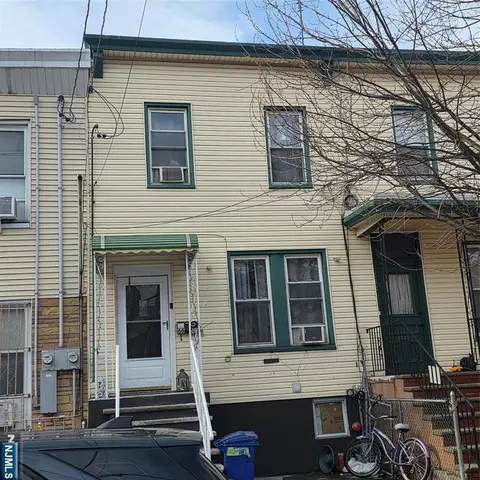 6603 Mckinley Pl, West New York, NJ 07093