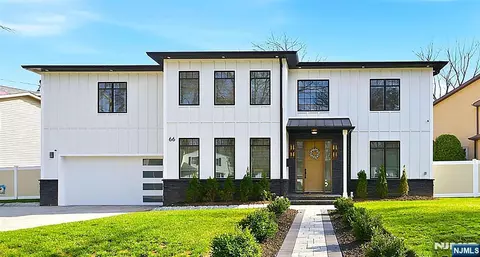 66 Knollwood Dr, Paramus, NJ 07652