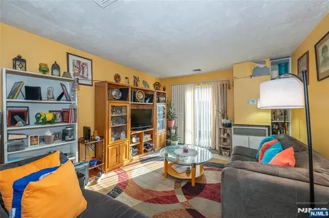 Living - 75 Union St #5E, Hackensack, NJ 07601 photo 1 of 3