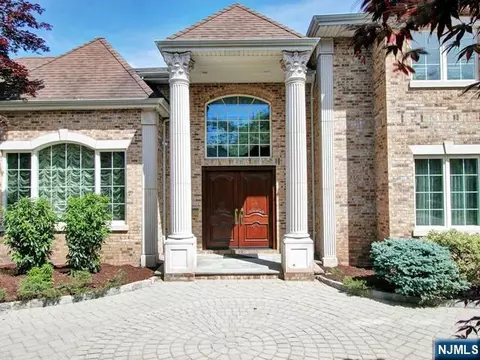 27 Roberts Rd, Englewood Cliffs, NJ 07632