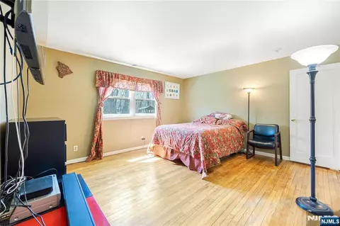 Bedroom - 11 Sunset Rd, Demarest, NJ 07627 photo 2 of 5