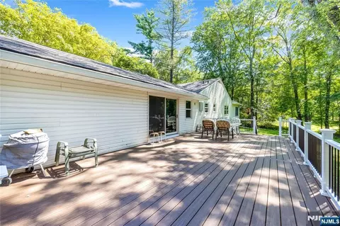 Exterior - 11 Sunset Rd, Demarest, NJ 07627 photo 6 of 13