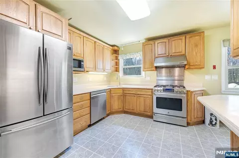 Kitchen - 11 Sunset Rd, Demarest, NJ 07627 photo 3 of 4