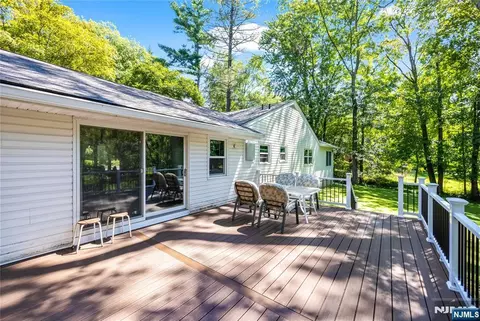 Exterior - 11 Sunset Rd, Demarest, NJ 07627 photo 7 of 13