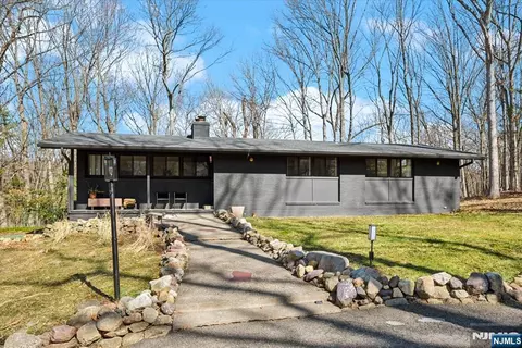 2 Audubon Dr, Denville, NJ 07834