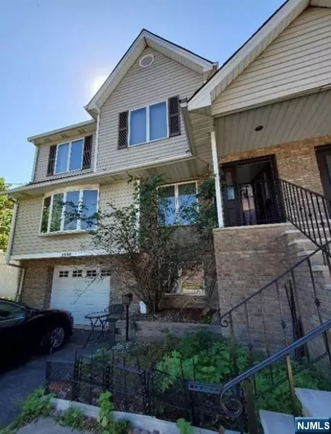 180 Myrtle Ave, Fort Lee, NJ 07024