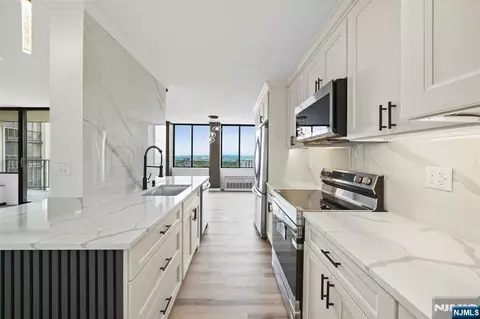 300 Winston Dr #2802, Cliffside Park, NJ 07010