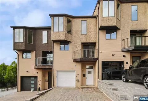 18 Veterans Way, Edgewater, NJ 07020