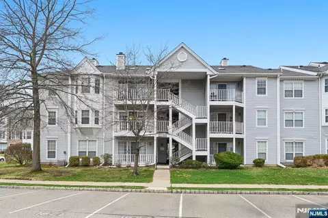 475 Quince Ct, Mahwah, NJ 07430