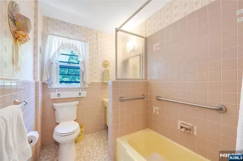 Bath - 156 Cedar Ave, Hackensack, NJ 07601 photo 1 of 1