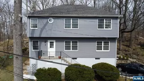 2 Lilac Rd, Lake Hopatcong, NJ 07849