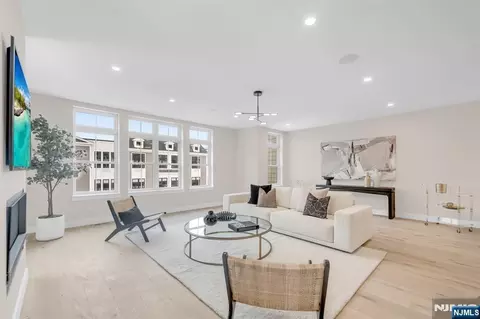 188 Broadway #9, Woodcliff Lake, NJ 07677