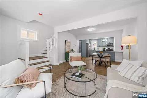 18 Hilton Ave, Maplewood, NJ 07040