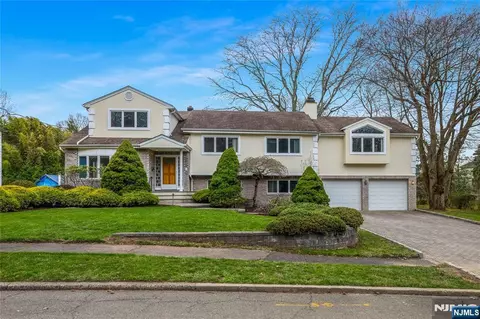 31 Collins Ave, Closter, NJ 07624