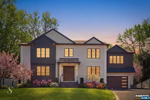 116 Cedar Ln, Closter, NJ 07624