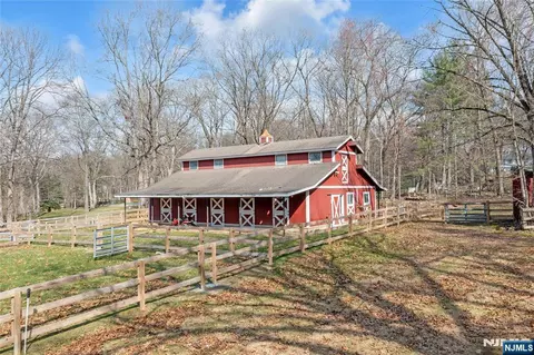 98 E Saddle River Rd, Saddle River, NJ 07458 photo 5