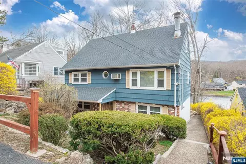 237 Skyline Lake Dr, Ringwood, NJ 07456