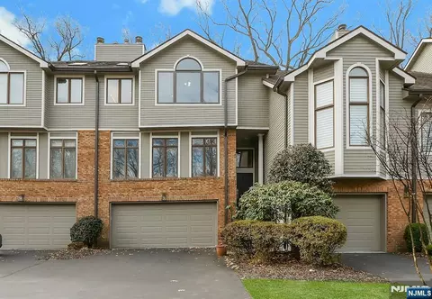 20 Lakeview Dr, Old Tappan, NJ 07675