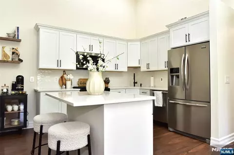 1133 Sycamore Ln, Mahwah, NJ 07430