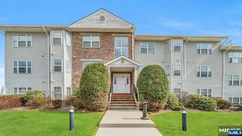 36 Mountainview Ct, Riverdale, NJ 07457
