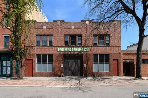 338 Montgomery St, Jersey City, NJ 07302