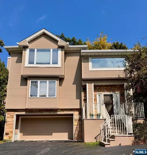 48 Clarken Dr #243, West Orange, NJ 07052