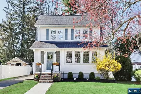 55 New York Ave, Dumont, NJ 07628